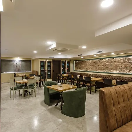 Hotell Antroyal 3*