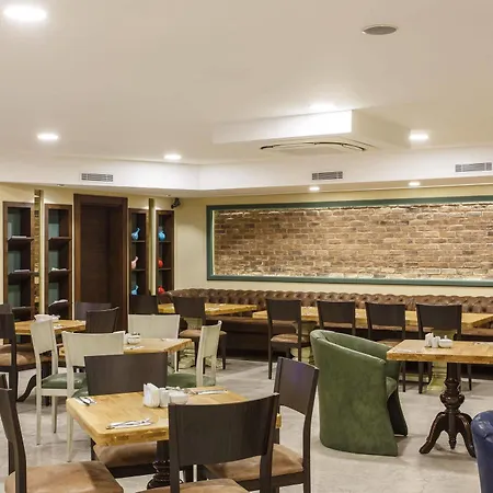 Antroyal Hotell 3*